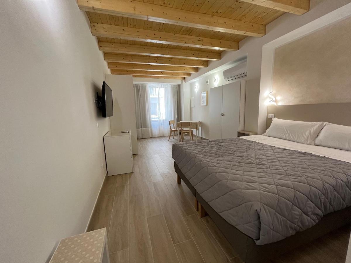Anfite Apartments Santa Maria เดเซนซาโนเดลการ์ดา ภายนอก รูปภาพ